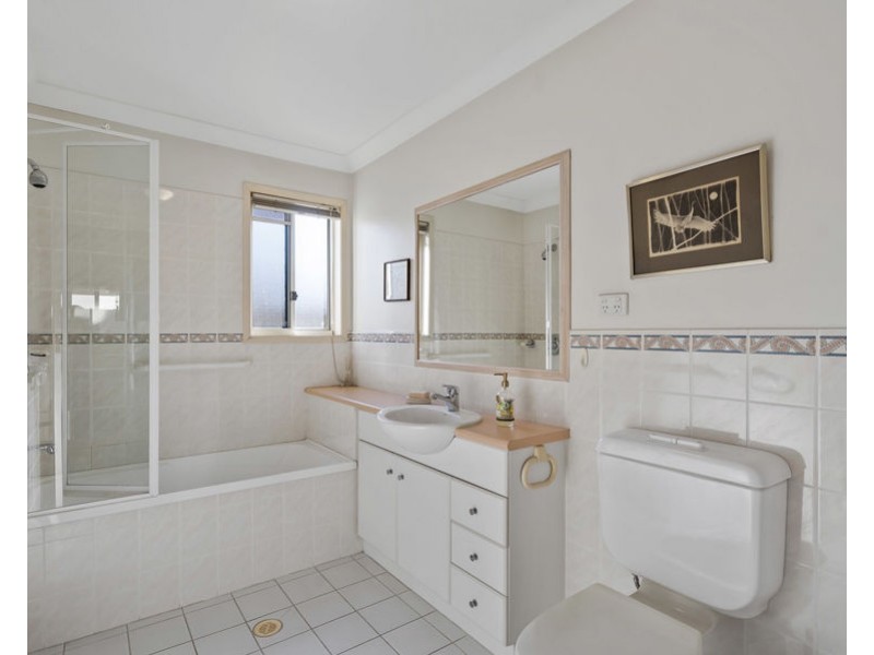 5 Tipuana Close, Carindale QLD 4152