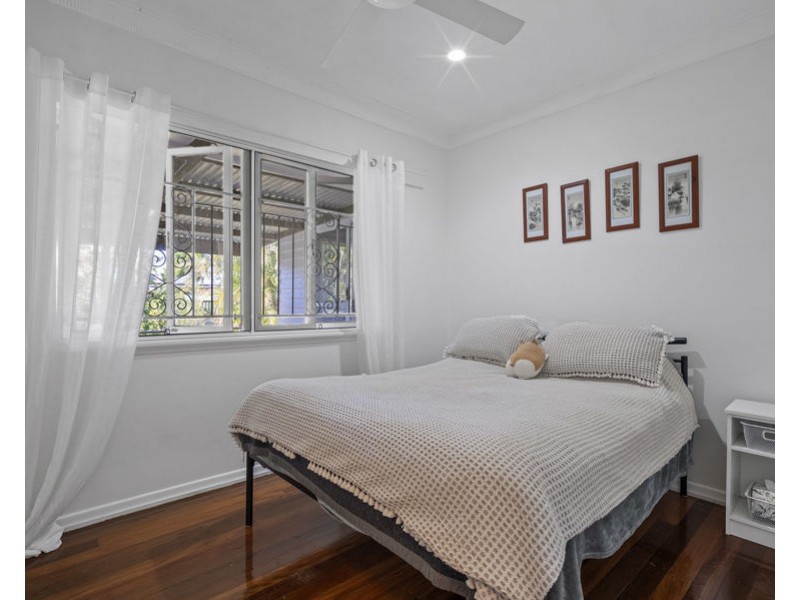 59 Binya St, Holland Park QLD 4121