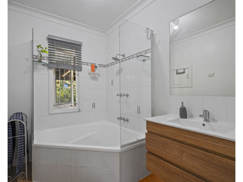 59 Binya St, Holland Park QLD 4121