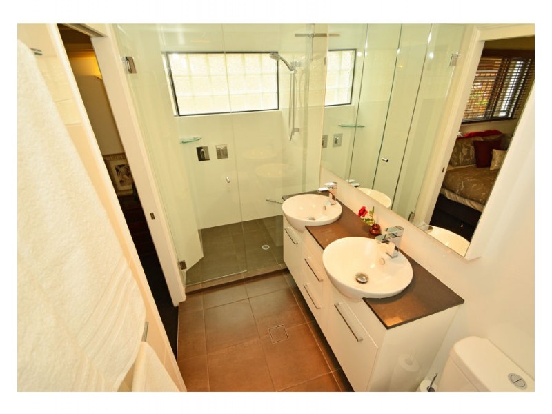 30 Estate Place, Holland Park West QLD 4121