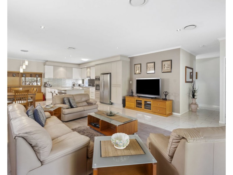 14 Birdwood Road, Holland Park West QLD 4121