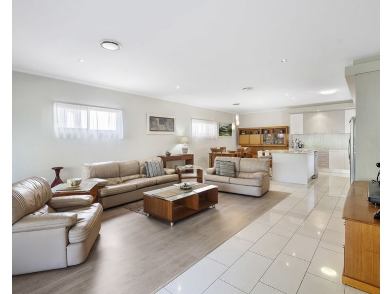 14 Birdwood Road, Holland Park West QLD 4121