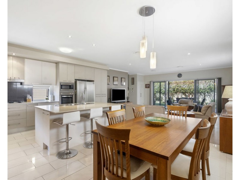 14 Birdwood Road, Holland Park West QLD 4121