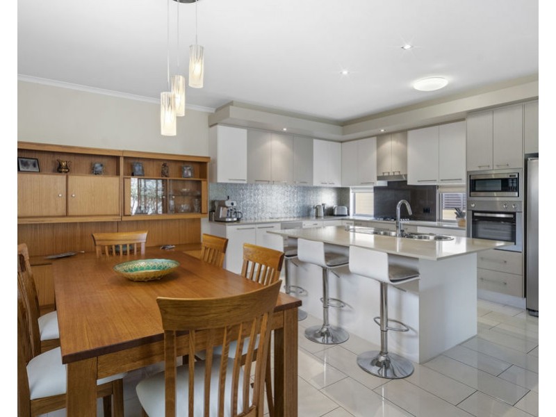 14 Birdwood Road, Holland Park West QLD 4121