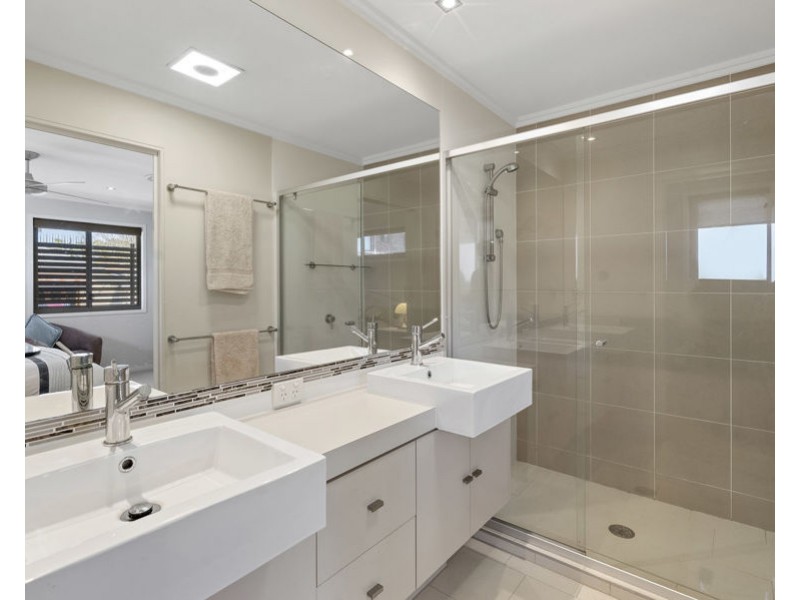 14 Birdwood Road, Holland Park West QLD 4121