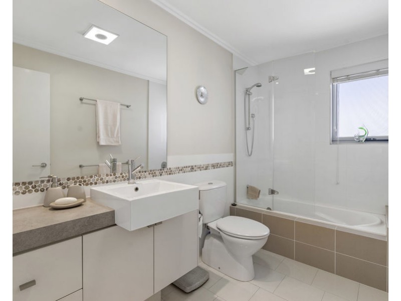 14 Birdwood Road, Holland Park West QLD 4121