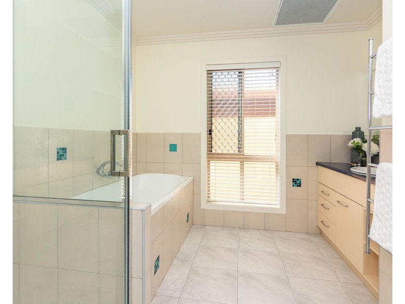 26 Walnut Street, Wynnum QLD 4178