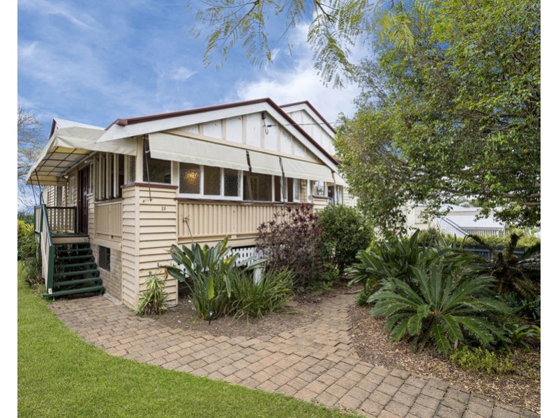 28 Barter Ave, Holland Park QLD 4121