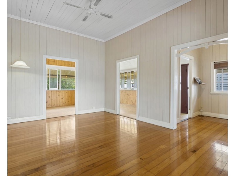 28 Barter Ave, Holland Park QLD 4121