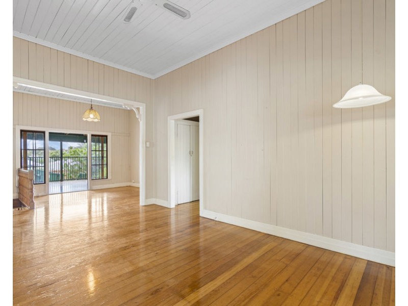 28 Barter Ave, Holland Park QLD 4121