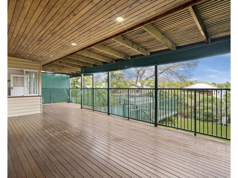 28 Barter Ave, Holland Park QLD 4121