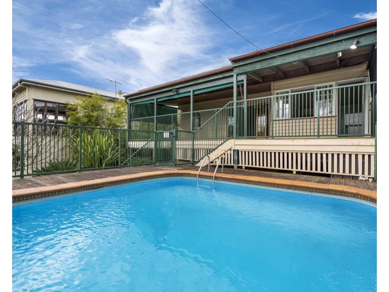 28 Barter Ave, Holland Park QLD 4121