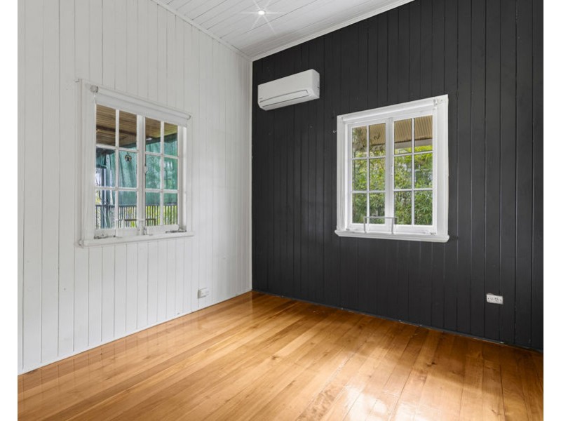 28 Barter Ave, Holland Park QLD 4121