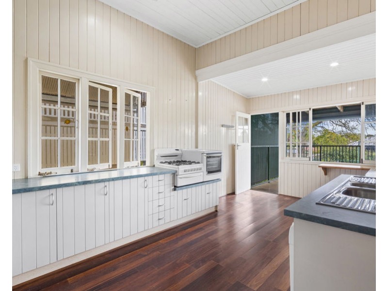 28 Barter Ave, Holland Park QLD 4121