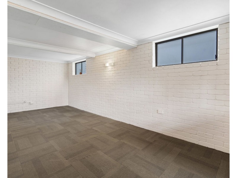 28 Barter Ave, Holland Park QLD 4121