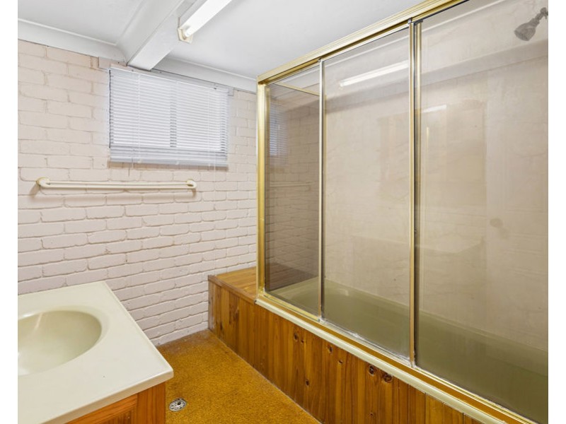 28 Barter Ave, Holland Park QLD 4121