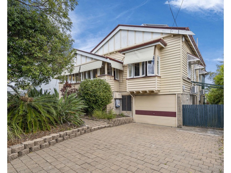28 Barter Ave, Holland Park QLD 4121