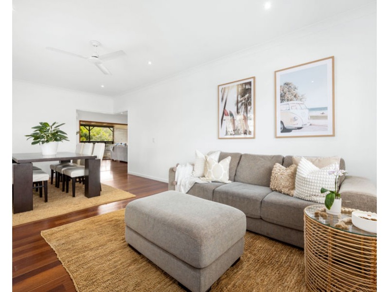 24 Carnelian Street, Holland Park QLD 4121