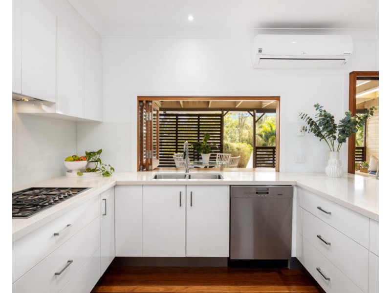 24 Carnelian Street, Holland Park QLD 4121