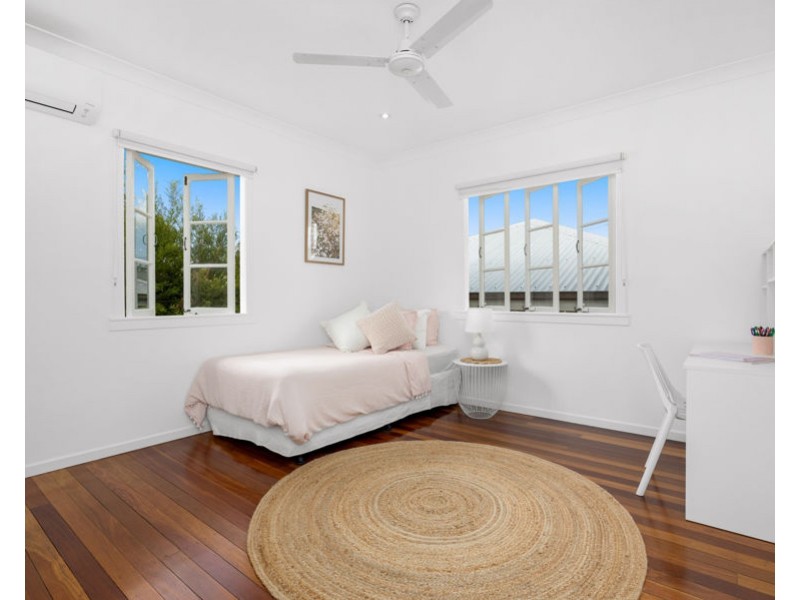 24 Carnelian Street, Holland Park QLD 4121