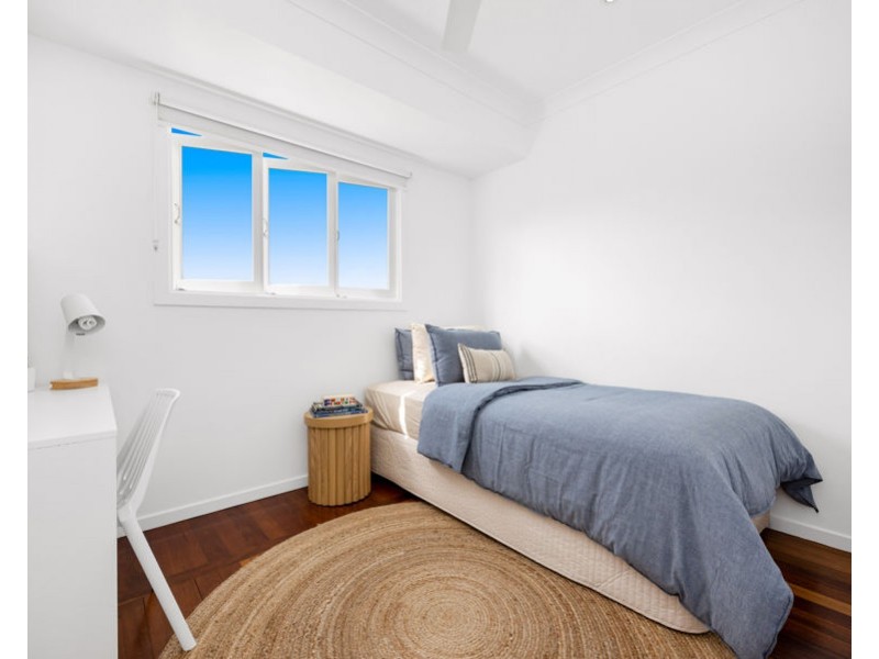 24 Carnelian Street, Holland Park QLD 4121