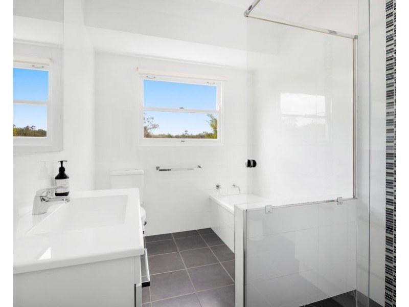 24 Carnelian Street, Holland Park QLD 4121