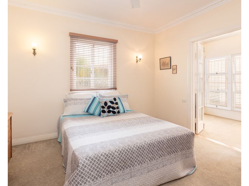 48 Manly Rd, Manly West QLD 4179