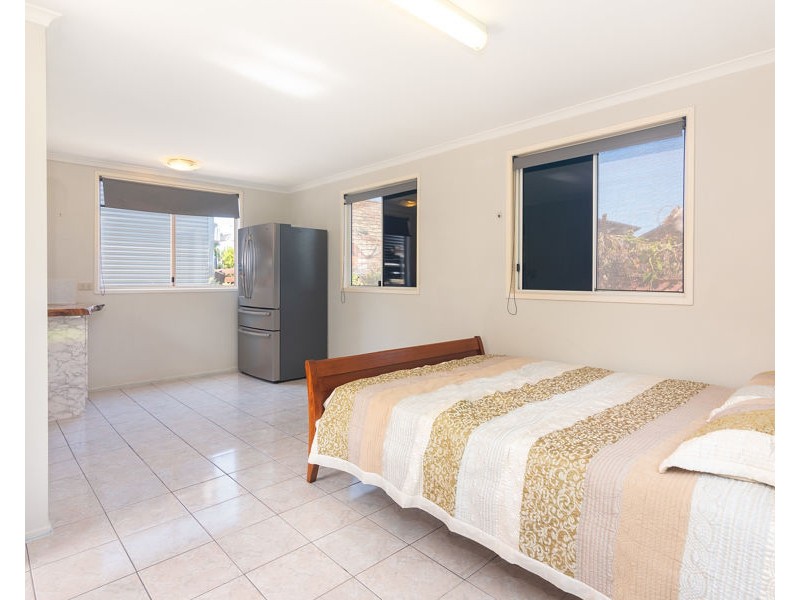 48 Manly Rd, Manly West QLD 4179