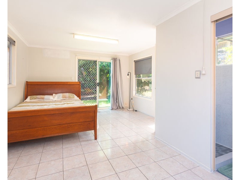 48 Manly Rd, Manly West QLD 4179