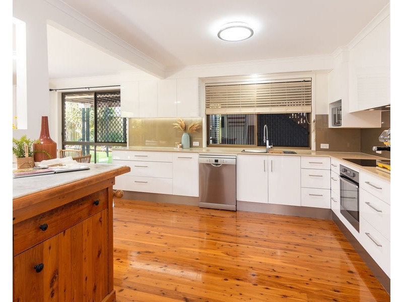 9-11 Nora St, Thorneside QLD 4158