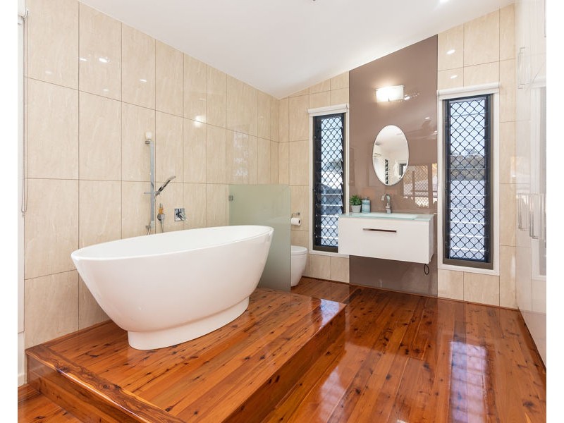 9-11 Nora St, Thorneside QLD 4158