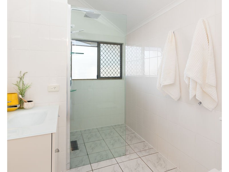 9-11 Nora St, Thorneside QLD 4158