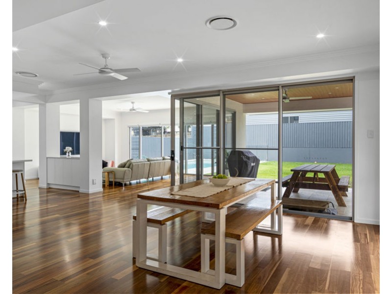 60 Framont Ave, Holland Park QLD 4121