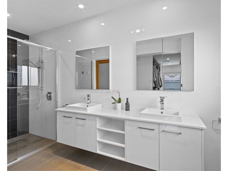 60 Framont Ave, Holland Park QLD 4121