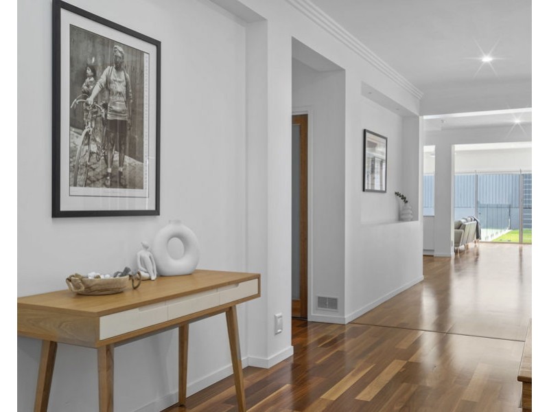 60 Framont Ave, Holland Park QLD 4121