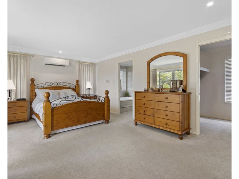 12 Carnoustie Pl, Carindale QLD 4152