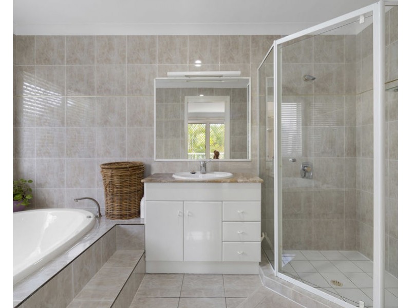 12 Carnoustie Pl, Carindale QLD 4152