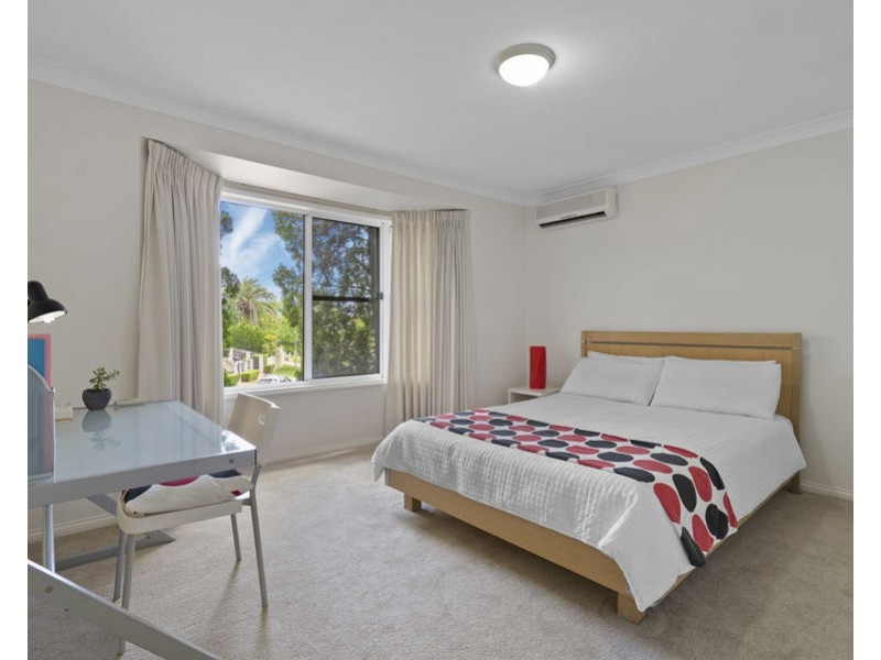 12 Carnoustie Pl, Carindale QLD 4152