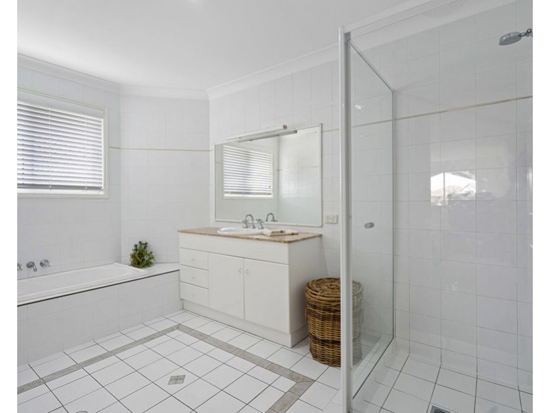 12 Carnoustie Pl, Carindale QLD 4152