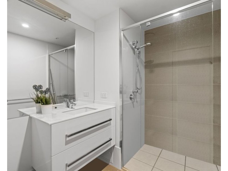 10401 / 300 Old Cleveland Rd, Coorparoo QLD 4151