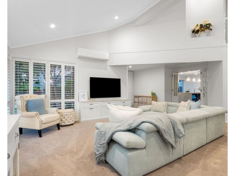 9 Pinehurst Place, Carindale QLD 4152