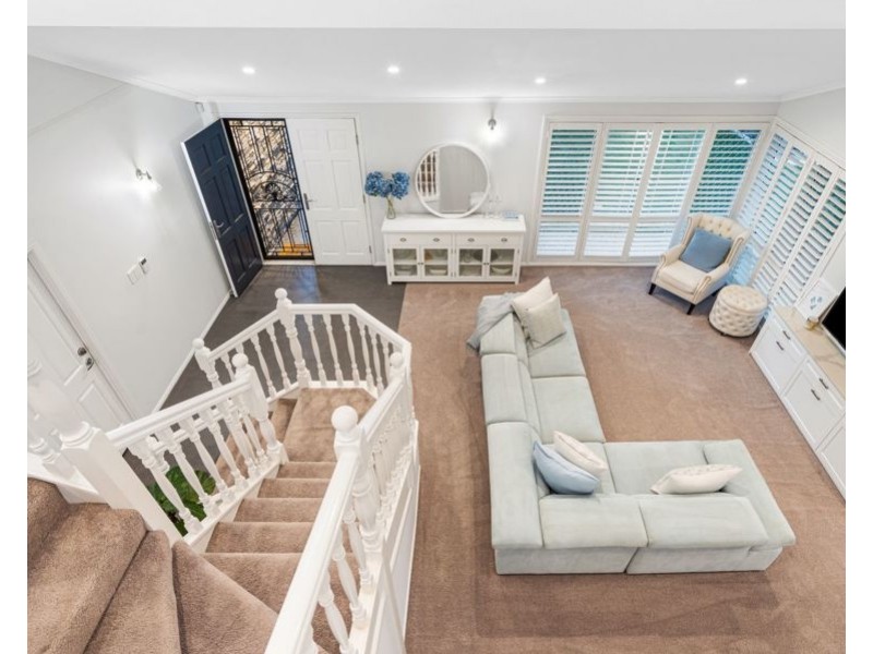 9 Pinehurst Place, Carindale QLD 4152