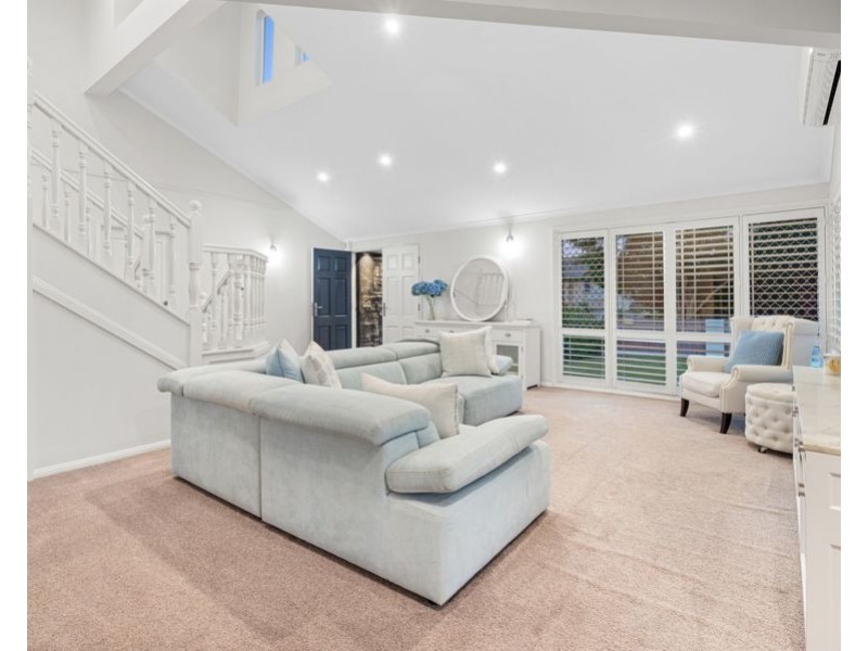 9 Pinehurst Place, Carindale QLD 4152