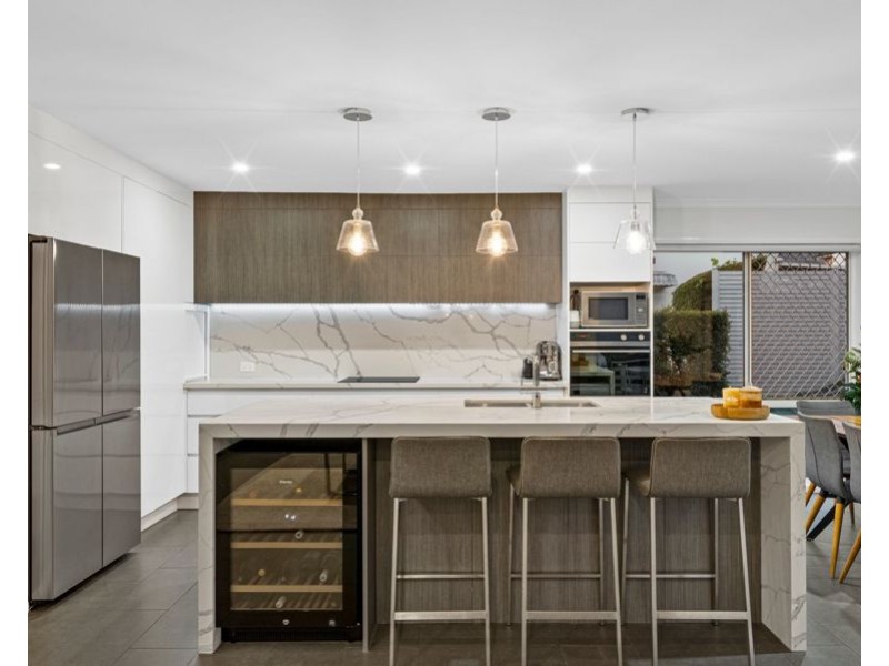 9 Pinehurst Place, Carindale QLD 4152