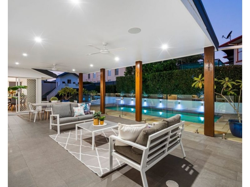 9 Pinehurst Place, Carindale QLD 4152