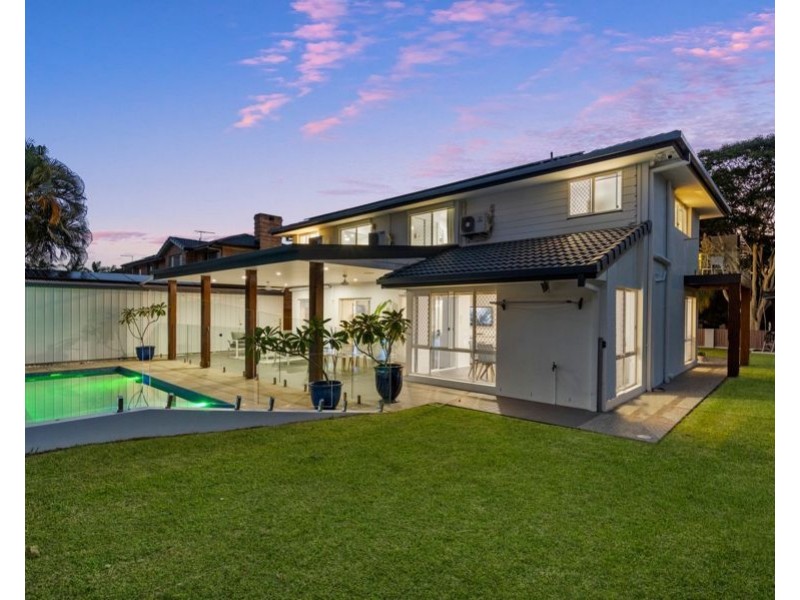 9 Pinehurst Place, Carindale QLD 4152