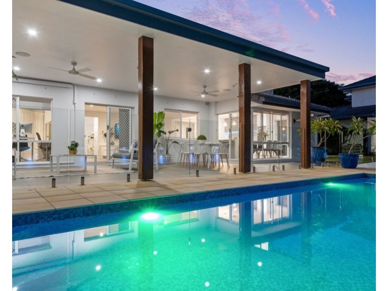 9 Pinehurst Place, Carindale QLD 4152