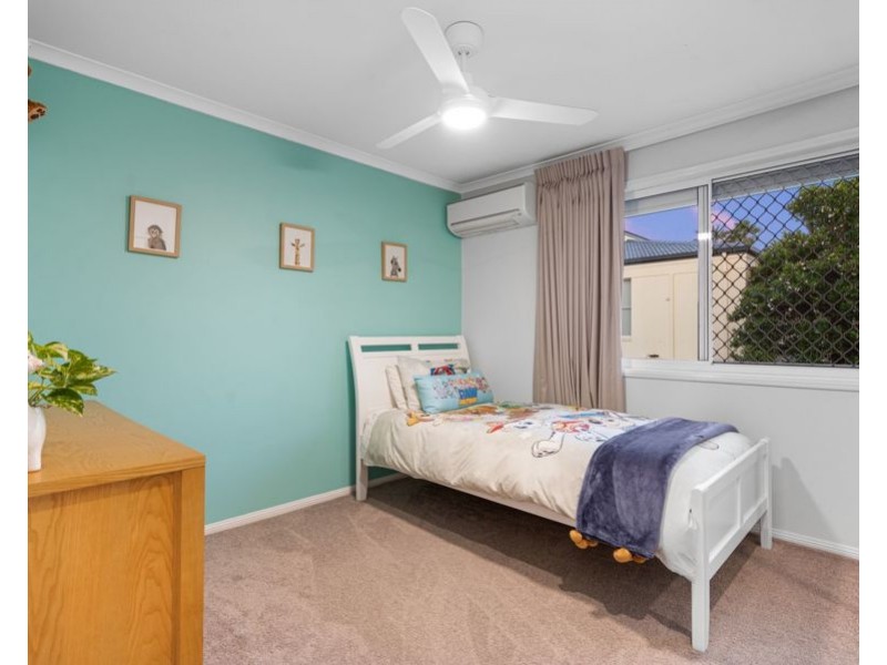9 Pinehurst Place, Carindale QLD 4152