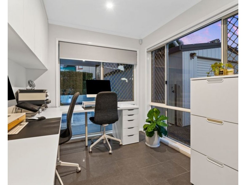 9 Pinehurst Place, Carindale QLD 4152