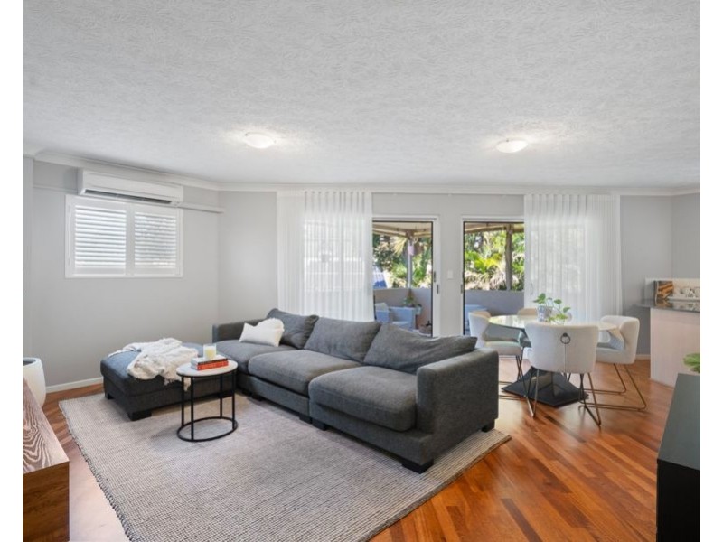 8/16 Miles Street, Hawthorne QLD 4171